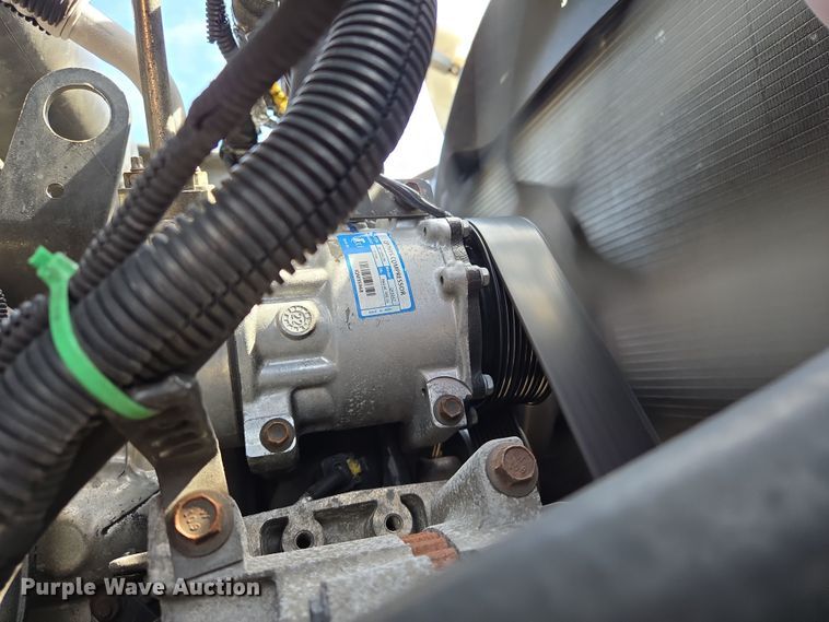 image for item DW8562 2012 International 7300 SBA bucket truck