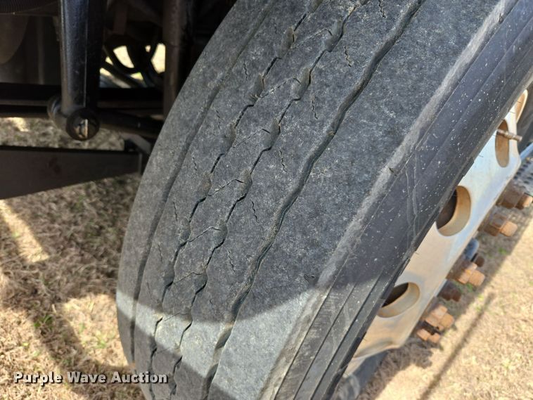 image for item DW8562 2012 International 7300 SBA bucket truck