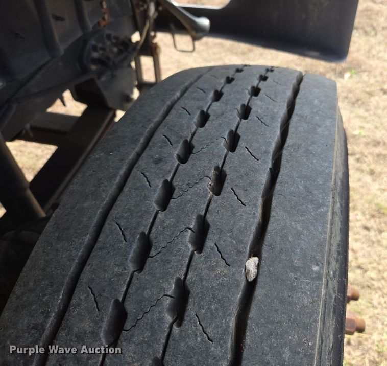 image for item DW8562 2012 International 7300 SBA bucket truck