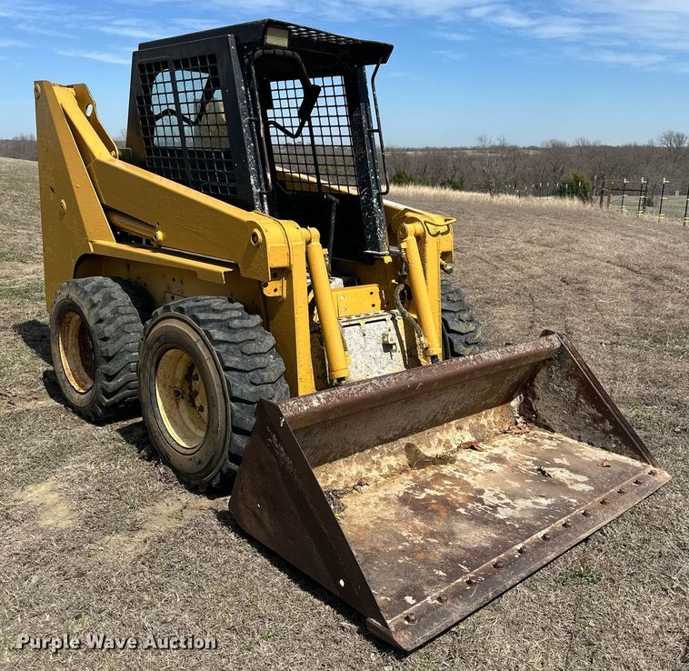 image for item DW8564 Gehl skid steer loader