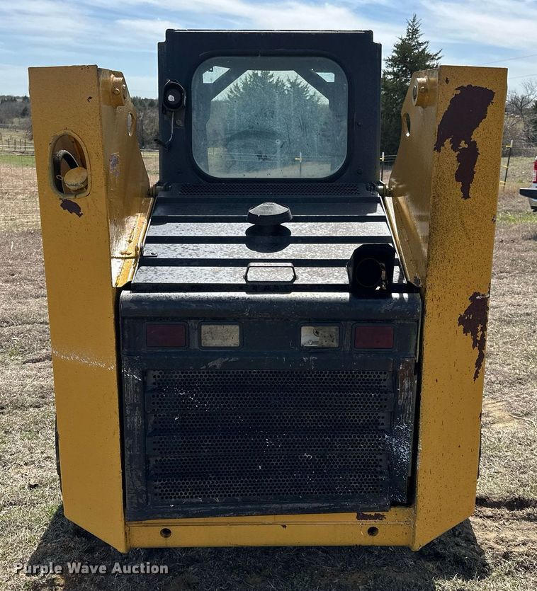 image for item DW8564 Gehl skid steer loader