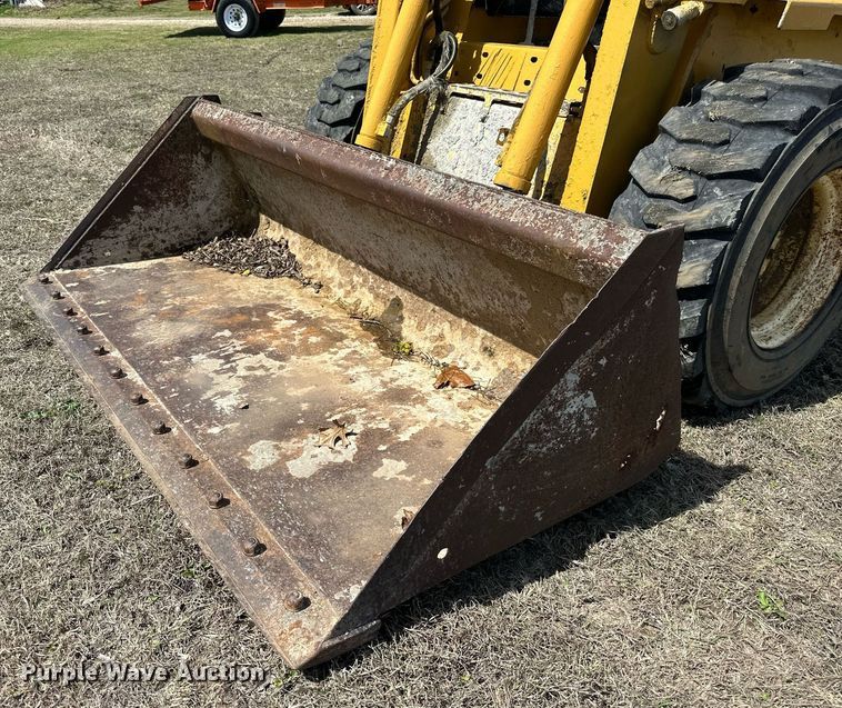 image for item DW8564 Gehl skid steer loader