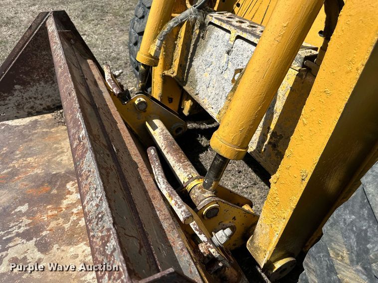 image for item DW8564 Gehl skid steer loader