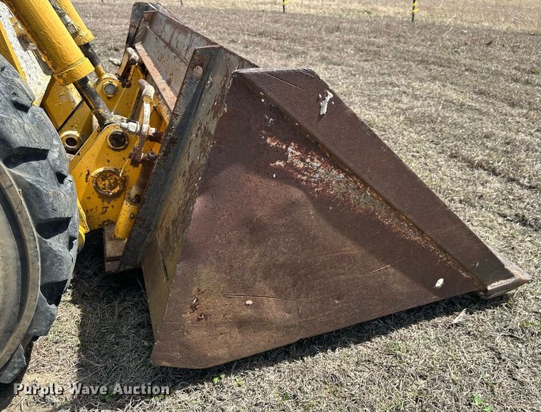 image for item DW8564 Gehl skid steer loader