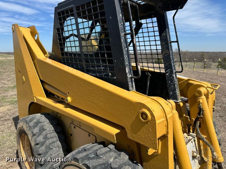 image for item DW8564 Gehl skid steer loader