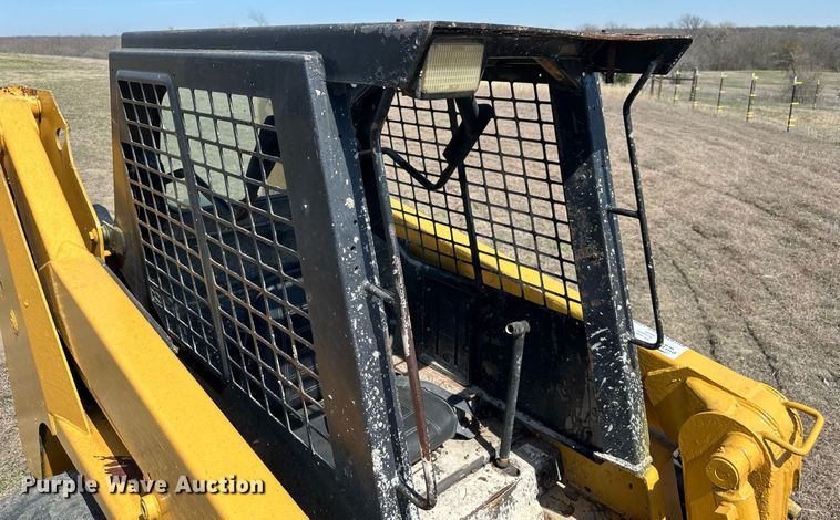 image for item DW8564 Gehl skid steer loader