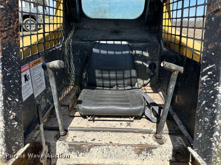 image for item DW8564 Gehl skid steer loader