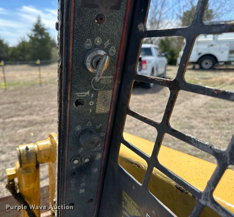 image for item DW8564 Gehl skid steer loader