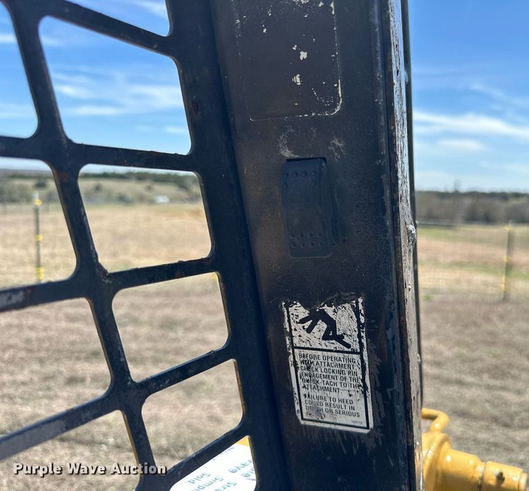 image for item DW8564 Gehl skid steer loader