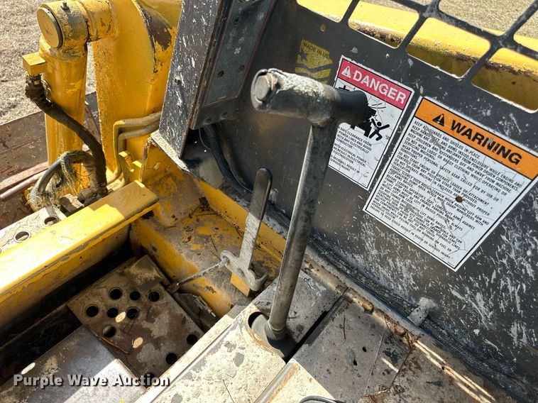 image for item DW8564 Gehl skid steer loader