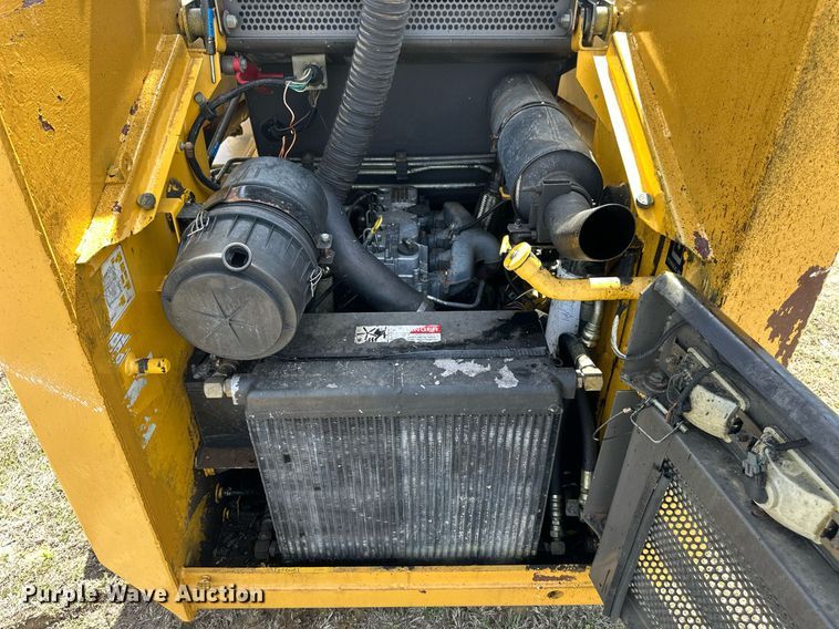 image for item DW8564 Gehl skid steer loader