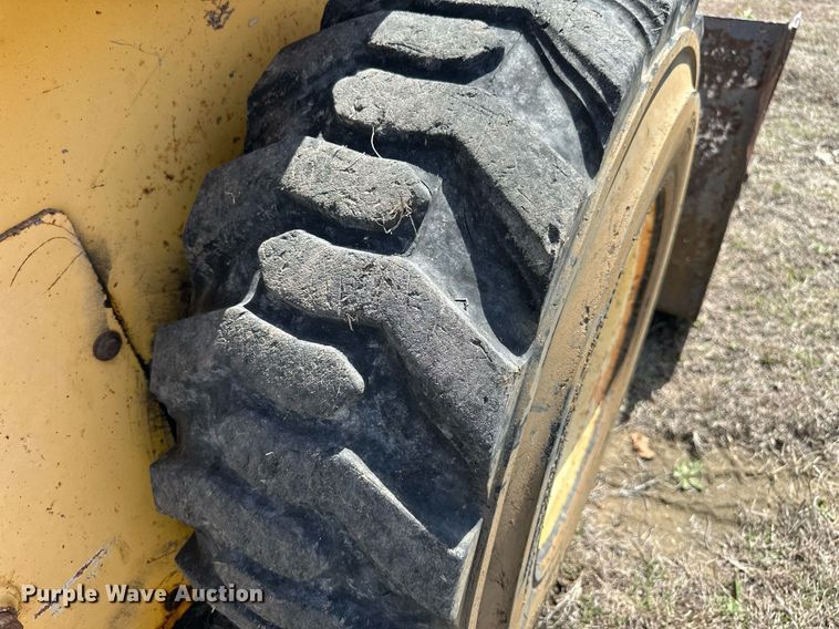 image for item DW8564 Gehl skid steer loader