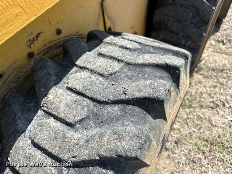 image for item DW8564 Gehl skid steer loader