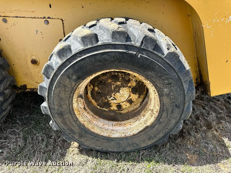 image for item DW8564 Gehl skid steer loader