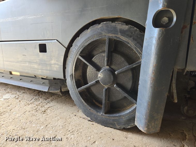 image for item DW8567 Tennant T-20 sweeper