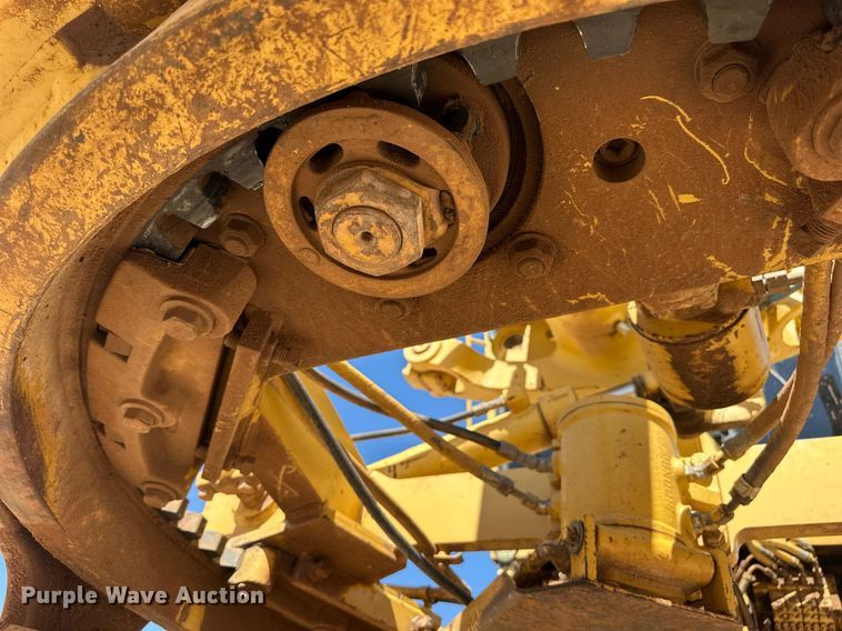 image for item DW8638 1986 Caterpillar 120G motor grader