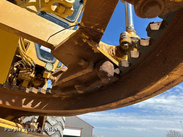 image for item DW8638 1986 Caterpillar 120G motor grader