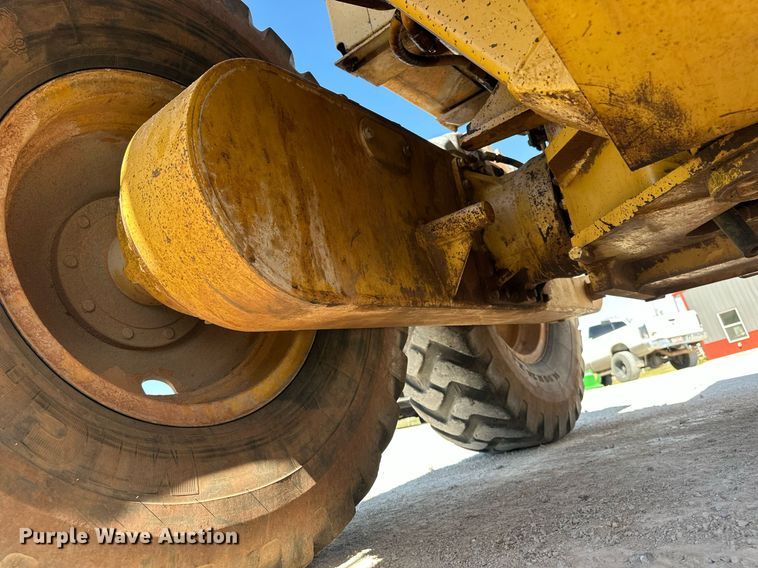 image for item DW8638 1986 Caterpillar 120G motor grader