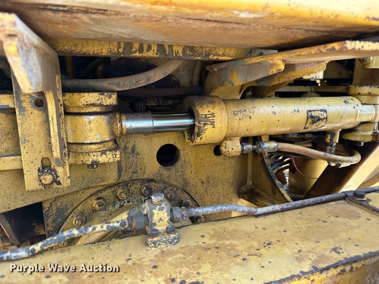 image for item DW8638 1986 Caterpillar 120G motor grader