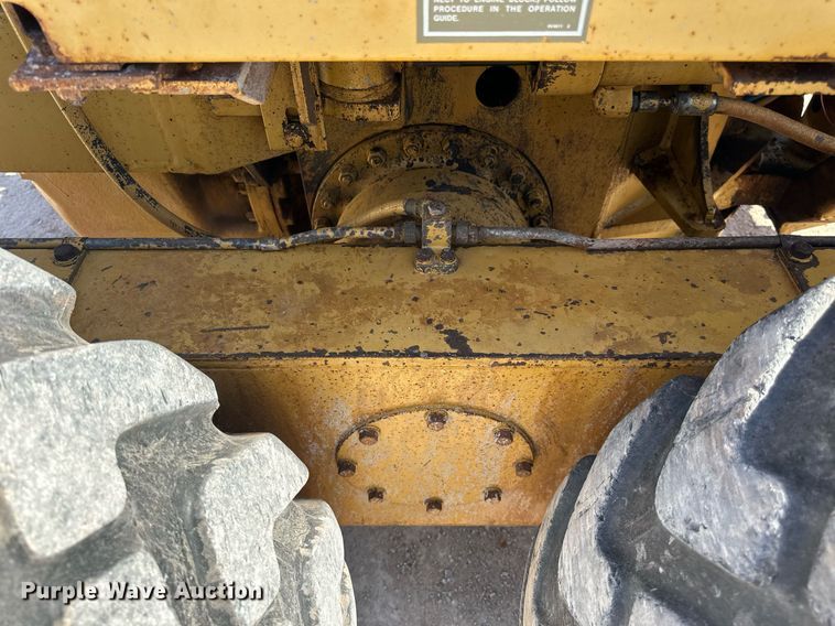 image for item DW8638 1986 Caterpillar 120G motor grader