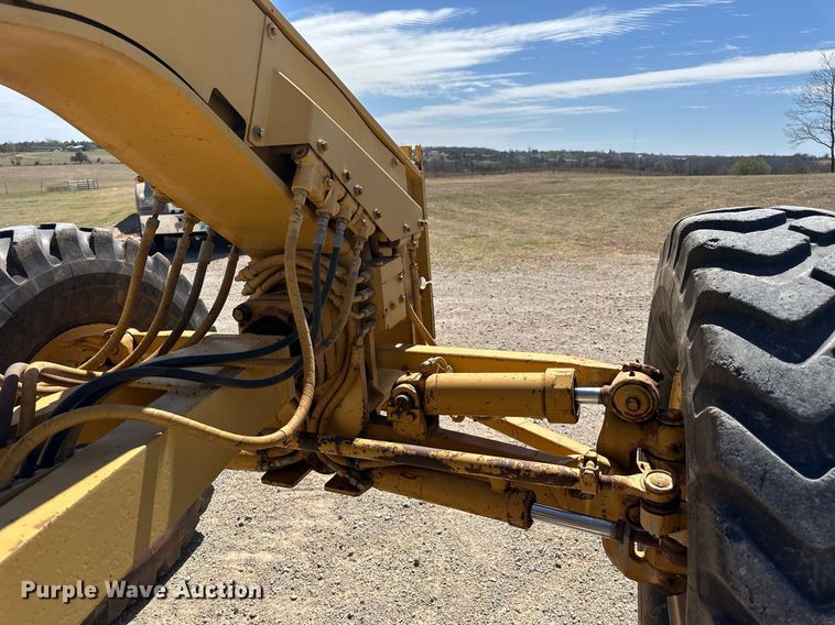 image for item DW8638 1986 Caterpillar 120G motor grader