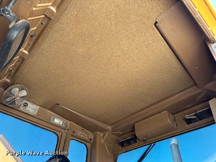 image for item DW8638 1986 Caterpillar 120G motor grader