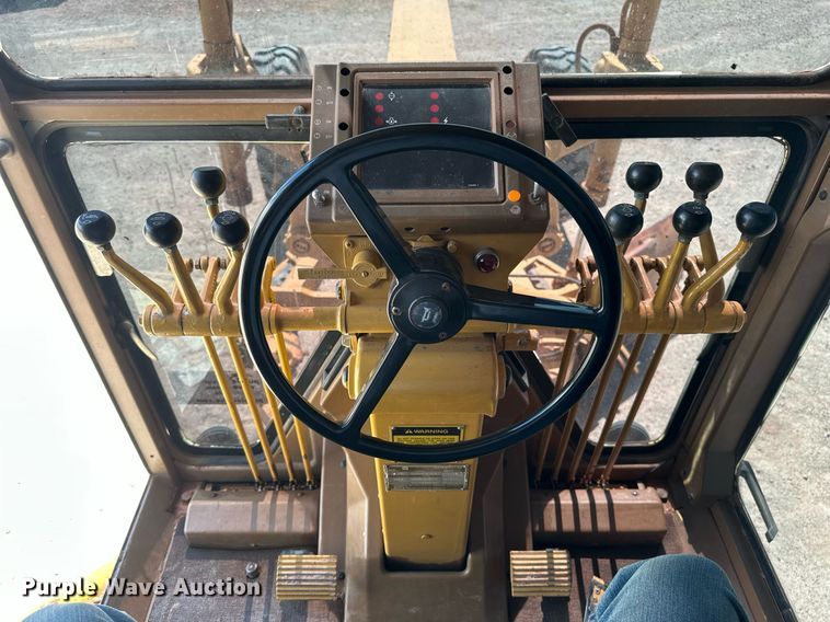 image for item DW8638 1986 Caterpillar 120G motor grader