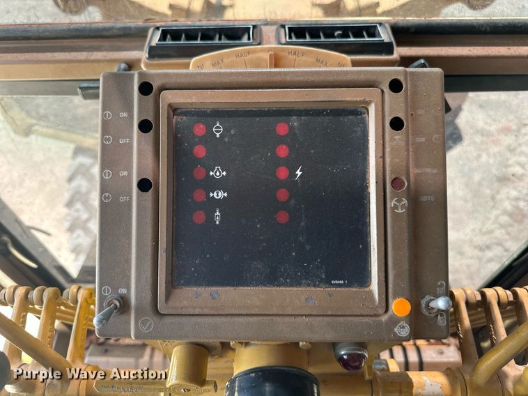 image for item DW8638 1986 Caterpillar 120G motor grader