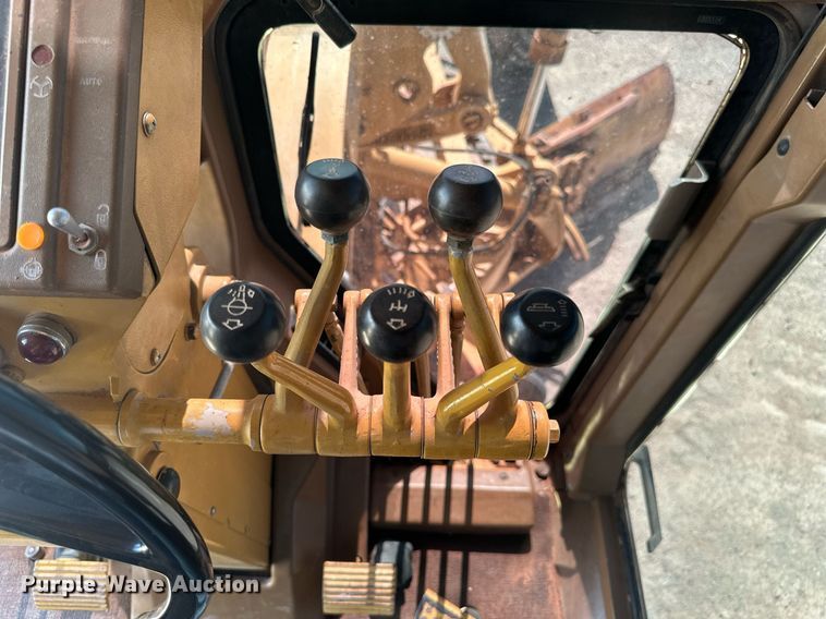 image for item DW8638 1986 Caterpillar 120G motor grader