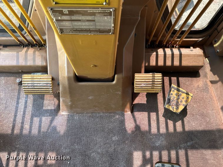 image for item DW8638 1986 Caterpillar 120G motor grader