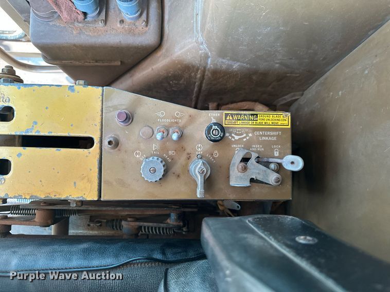 image for item DW8638 1986 Caterpillar 120G motor grader