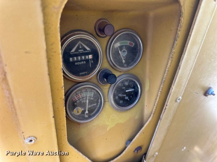 image for item DW8638 1986 Caterpillar 120G motor grader