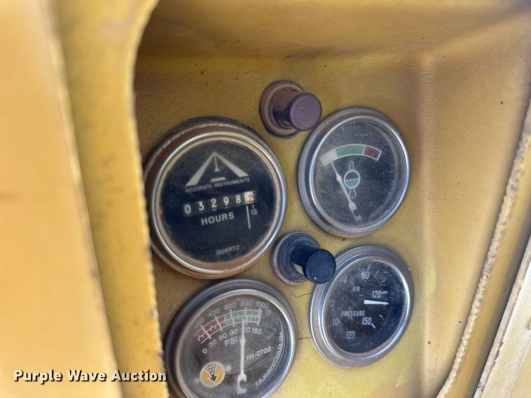 image for item DW8638 1986 Caterpillar 120G motor grader