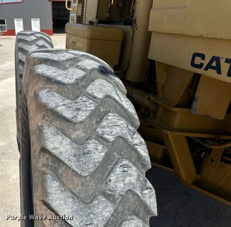 image for item DW8638 1986 Caterpillar 120G motor grader