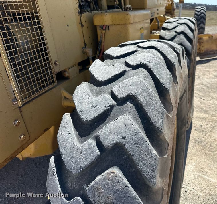 image for item DW8638 1986 Caterpillar 120G motor grader