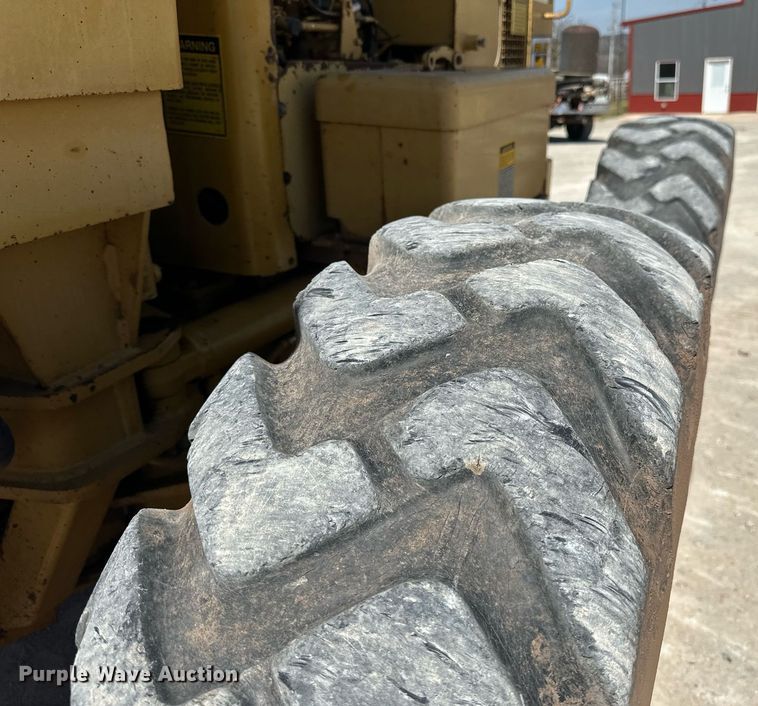 image for item DW8638 1986 Caterpillar 120G motor grader