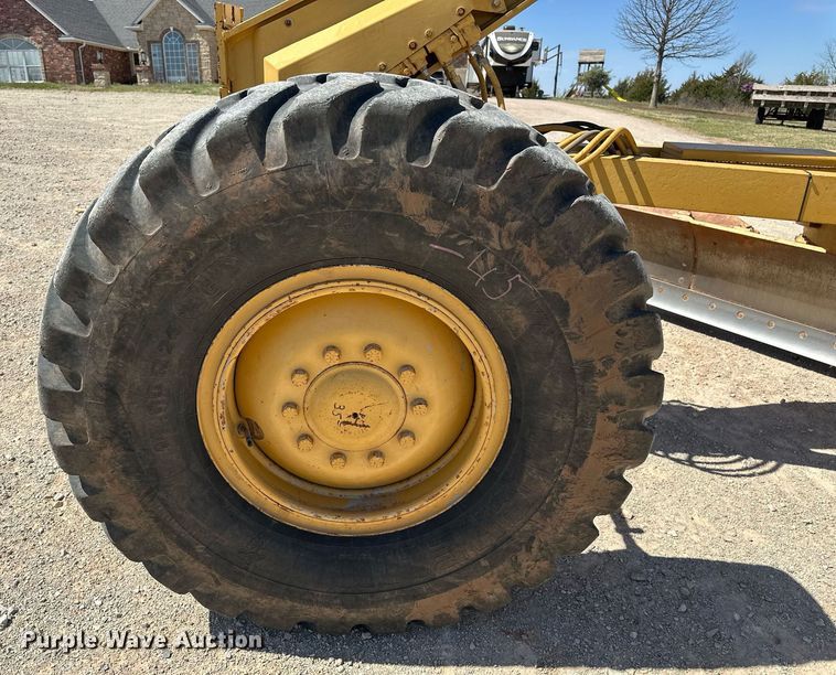 image for item DW8638 1986 Caterpillar 120G motor grader