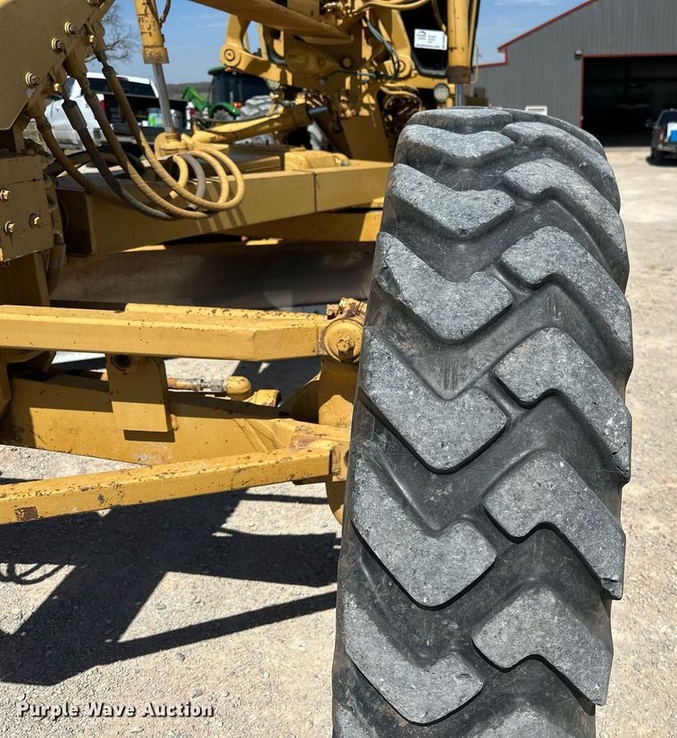 image for item DW8638 1986 Caterpillar 120G motor grader