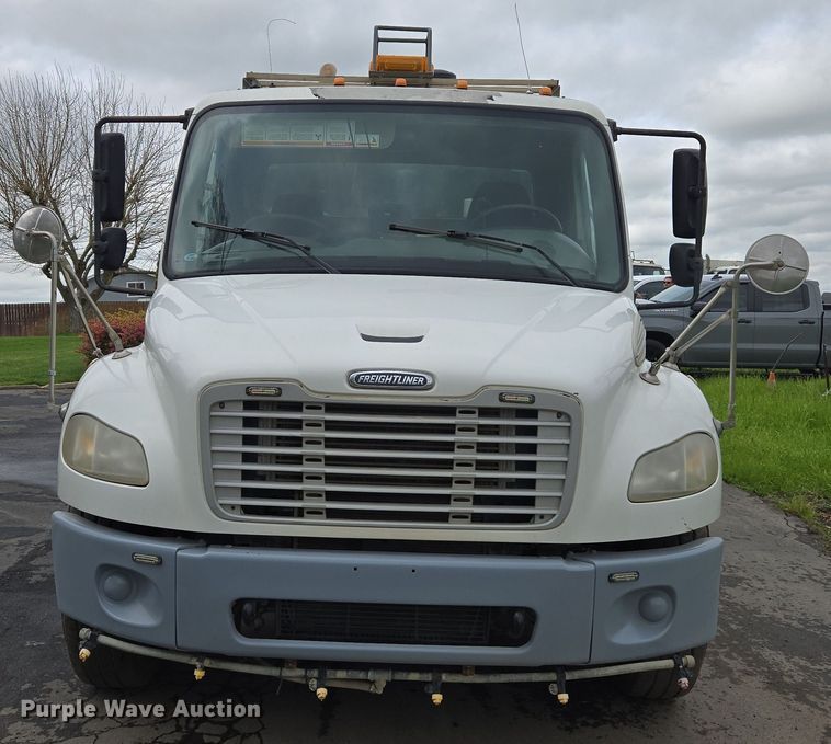 image for item EC0880 2007 Freightliner Business Class M2 street sweeper truck