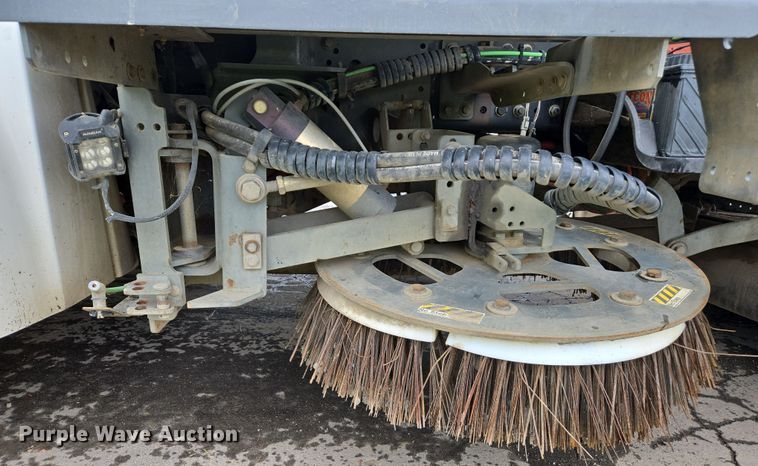 image for item EC0880 2007 Freightliner Business Class M2 street sweeper truck