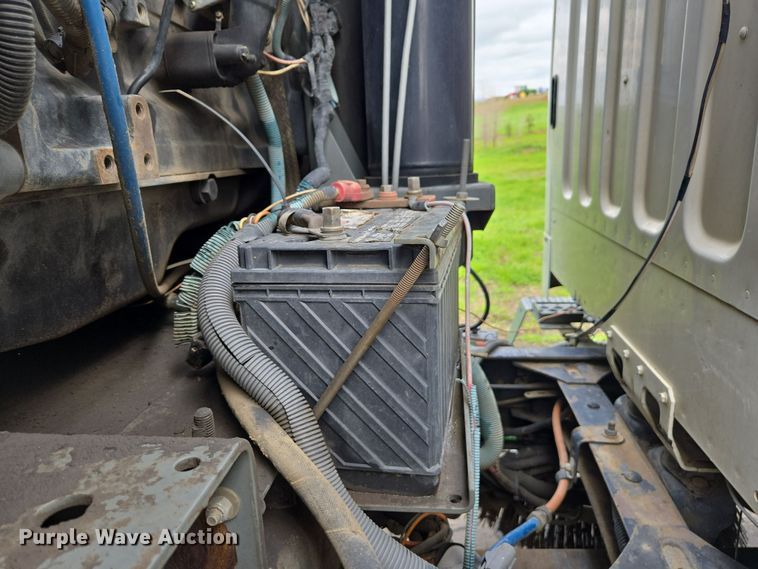 image for item EC0880 2007 Freightliner Business Class M2 street sweeper truck