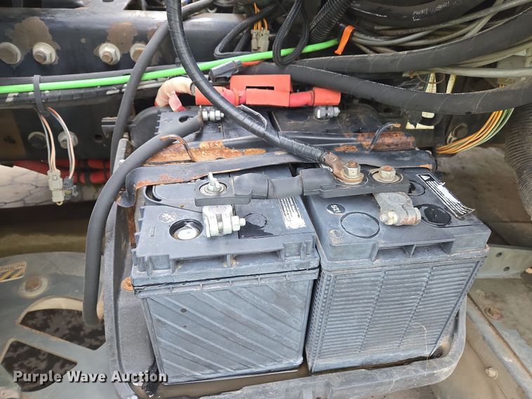 image for item EC0880 2007 Freightliner Business Class M2 street sweeper truck