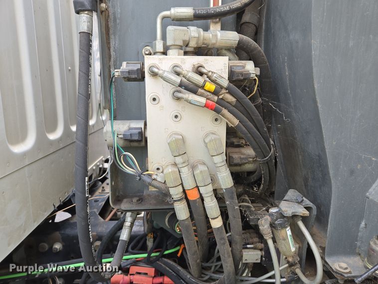 image for item EC0880 2007 Freightliner Business Class M2 street sweeper truck