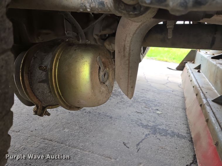 image for item EC0880 2007 Freightliner Business Class M2 street sweeper truck