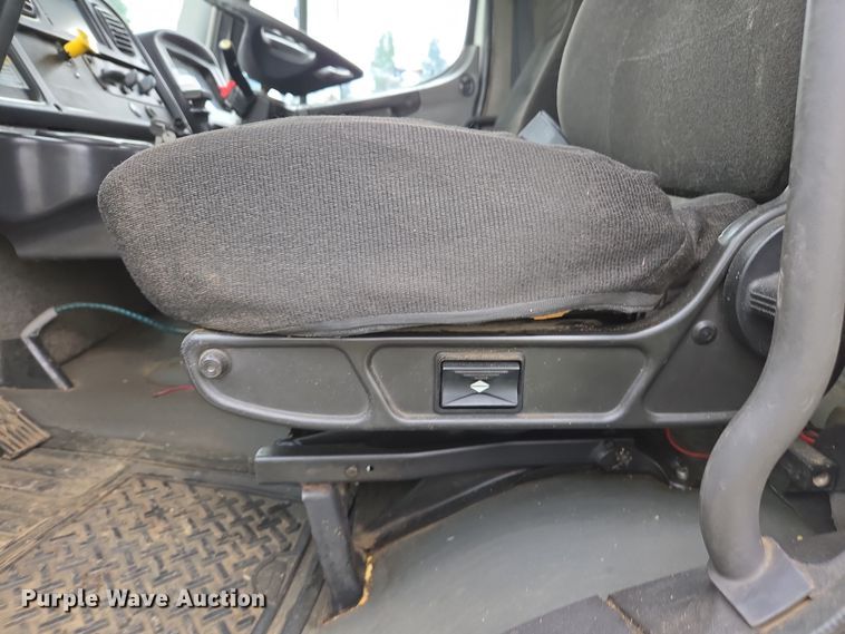 image for item EC0880 2007 Freightliner Business Class M2 street sweeper truck