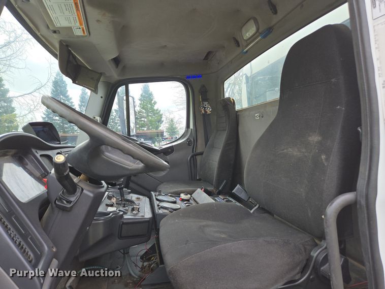 image for item EC0880 2007 Freightliner Business Class M2 street sweeper truck