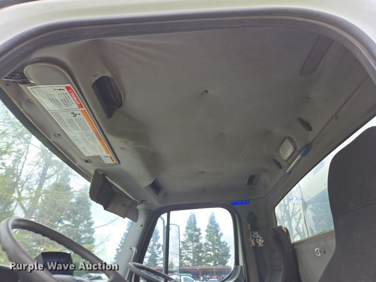 image for item EC0880 2007 Freightliner Business Class M2 street sweeper truck