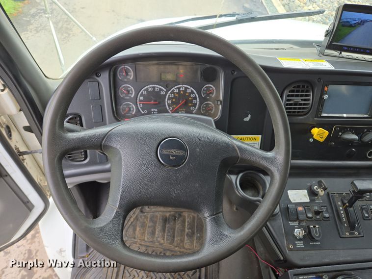 image for item EC0880 2007 Freightliner Business Class M2 street sweeper truck