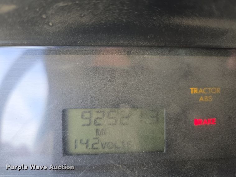 image for item EC0880 2007 Freightliner Business Class M2 street sweeper truck