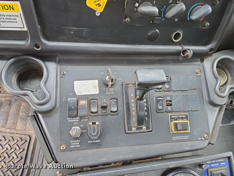 image for item EC0880 2007 Freightliner Business Class M2 street sweeper truck